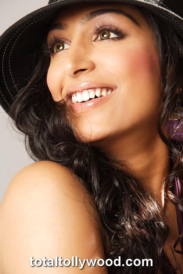 Hot Padma Priya Pictures