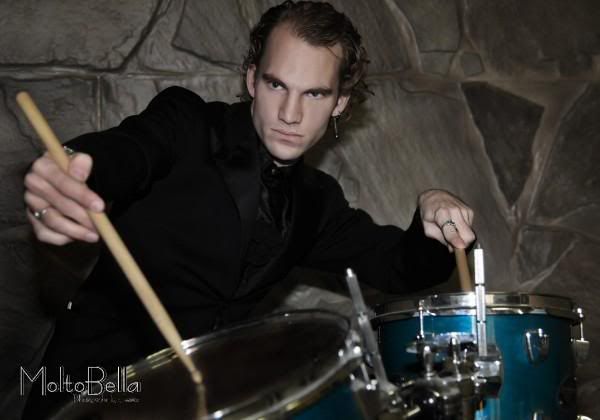 http://i229.photobucket.com/albums/ee203/Zanstarshadow/Modeling/Rythymofthenight.jpg