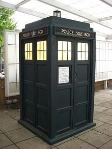 220px-TARDIS1.jpg