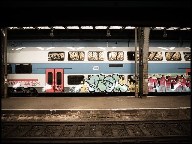 graffiti wallpaper. train-graffiti-wallpaper.jpg