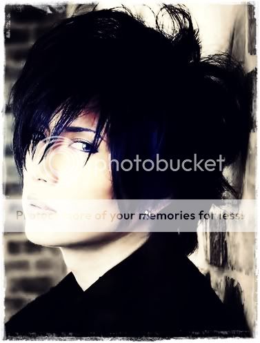 http://i229.photobucket.com/albums/ee202/Musical_Fantasia/Jrock_Fantasies/gackt2-1.jpg
