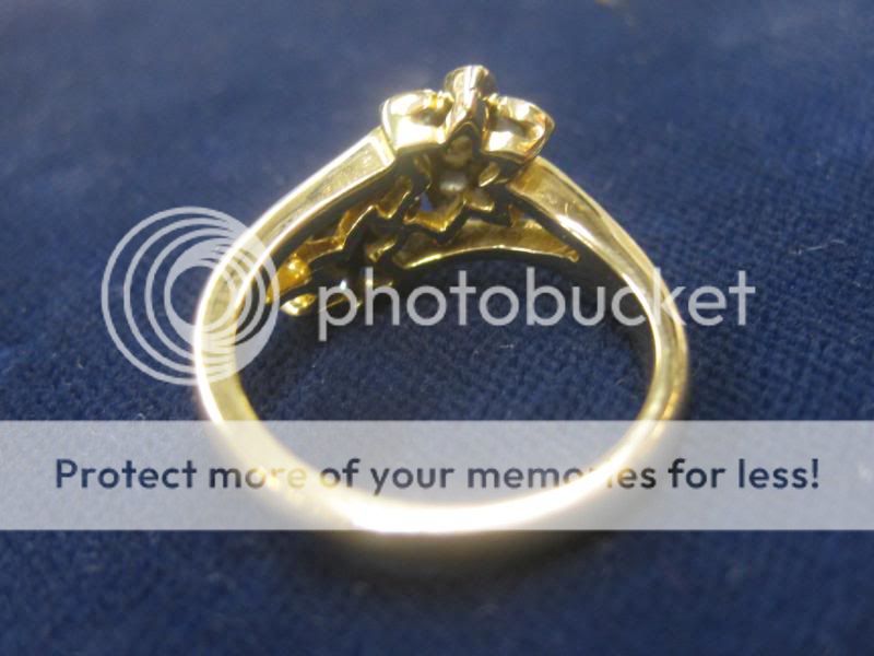 diamond flower flowers cluster ring 14kt solid gold very cute  